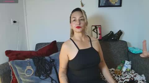 Snapshot of kim_raver40 chatting on 11-27-25, 06:54 Kim online show from 11-27-25, 06:54