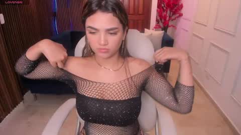 Snapshot of kim_stonee_ chatting on 05-13-26, 07:33 Kim online show from 05-13-26, 07:33