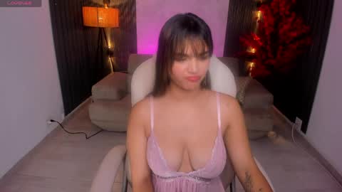 Snapshot of kim_stonee_ chatting on 05-30-26, 07:33 Kim online show from 05-30-26, 07:33