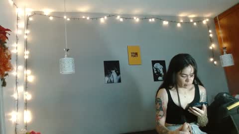 Snapshot of kimandyuk chatting on 12-11-24, 07:03 Kim  Yuk online show from 12-11-24, 07:03