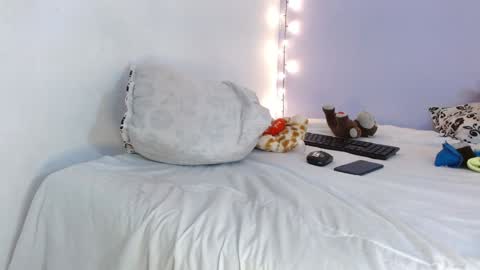 Snapshot of kimandyuk chatting on 01-25-25, 01:10 Kim  Yuk online show from 01-25-25, 01:10