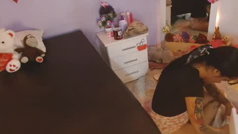 Snapshot of kimandyuk chatting on 02-20-25, 01:57 Kim  Yuk online show from 02-20-25, 01:57