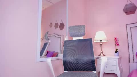 Snapshot of kimapril chatting on 11-26-25, 08:21 April online show from 11-26-25, 08:21