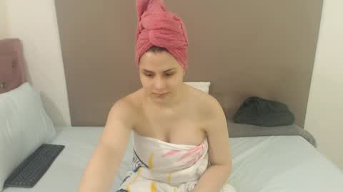 Snapshot of kimberjamesxx chatting on 04-03-26, 03:37 DANIELA online show from 04-03-26, 03:37
