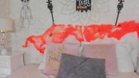 Snapshot of kimberlin_cam_ chatting on 10-31-25, 08:43 Kimberlin online show from 10-31-25, 08:43