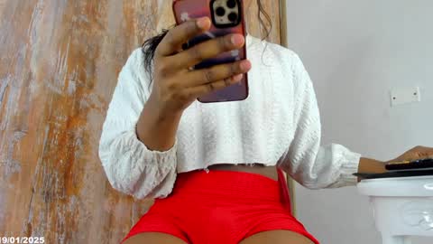 Snapshot of kimberly_house chatting on 01-20-25, 12:04 Kimberly 3 online show from 01-20-25, 12:04