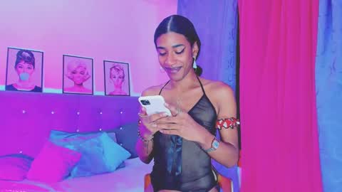 Snapshot of kimberly_thompsom chatting on 12-19-24, 12:34 Your Queen KIM online show from 12-19-24, 12:34