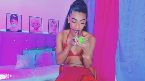 Snapshot of kimberly_thompsom chatting on 01-08-25, 05:15 Your Queen KIM online show from 01-08-25, 05:15