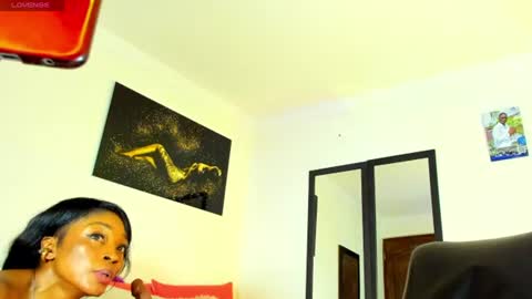 Kimberly Banks online show from 06-12-26, 10:52