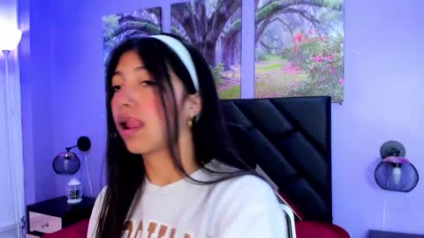 Snapshot of kimberlyvillalobos chatting on 10-08-25, 12:47 Kimberly Villalobos online show from 10-08-25, 12:47