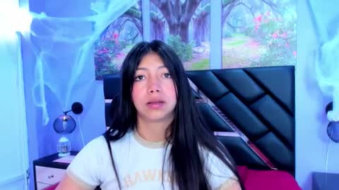 Snapshot of kimberlyvillalobos chatting on 10-20-25, 11:32 Kimberly Villalobos online show from 10-20-25, 11:32