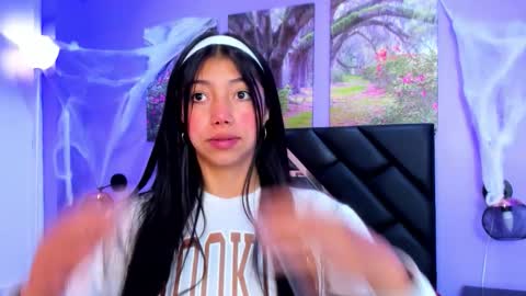 Snapshot of kimberlyvillalobos chatting on 10-21-25, 11:33 Kimberly Villalobos online show from 10-21-25, 11:33