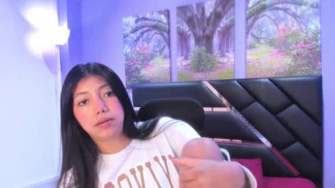 Snapshot of kimberlyvillalobos chatting on 11-24-25, 11:32 Kimberly Villalobos online show from 11-24-25, 11:32