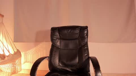 Kim online show from 02-23-25, 01:10