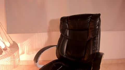 Kim online show from 03-02-25, 11:39