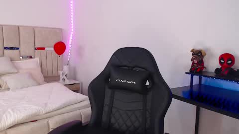 Snapshot of kimgeorgia chatting on 02-15-25, 11:58 KimGeorgia online show from 02-15-25, 11:58