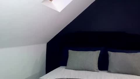     Help me reach 100 thumbs up  online show from 09-11-25, 09:48