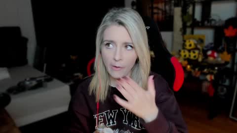 Wolfs Girl online show from 09-23-25, 04:54