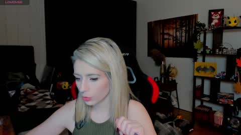 Wolfs Girl online show from 11-01-25, 11:40