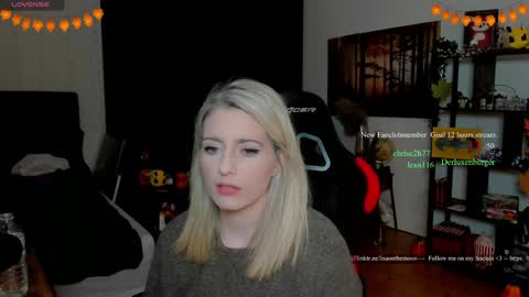 Wolfs Girl online show from 11-22-25, 07:24