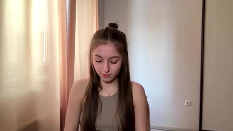 Snapshot of kimireaves chatting on 03-10-26, 10:31 Karma online show from 03-10-26, 10:31