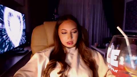 Snapshot of kimlee4 chatting on 12-24-24, 08:49 Kim Lee  online show from 12-24-24, 08:49