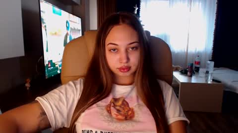Snapshot of kimlee4 chatting on 01-04-25, 01:31 Kim Lee  online show from 01-04-25, 01:31