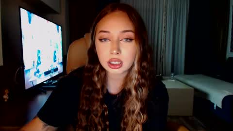 Snapshot of kimlee4 chatting on 01-08-25, 03:39 Kim Lee  online show from 01-08-25, 03:39