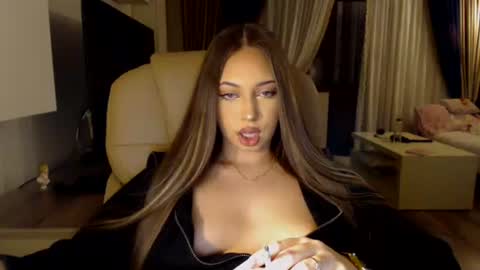Snapshot of kimlee4 chatting on 02-20-25, 05:18 Kim Lee  online show from 02-20-25, 05:18