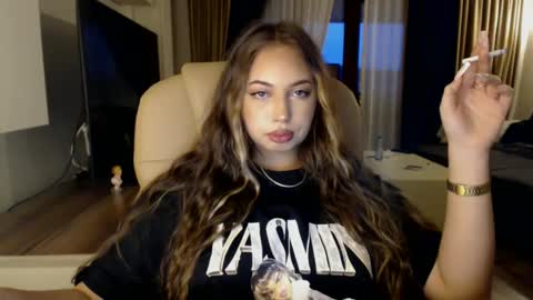Snapshot of kimlee4 chatting on 03-01-25, 04:00 Kim Lee  online show from 03-01-25, 04:00