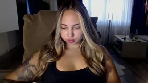 Snapshot of kimlee4 chatting on 10-14-25, 11:22 Kim Lee  online show from 10-14-25, 11:22