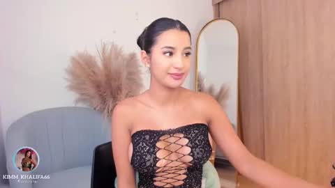 Snapshot of kimm_khalifa chatting on 10-19-25, 07:58 Kim online show from 10-19-25, 07:58