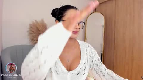 Snapshot of kimm_khalifa chatting on 10-31-25, 01:39 Kim online show from 10-31-25, 01:39