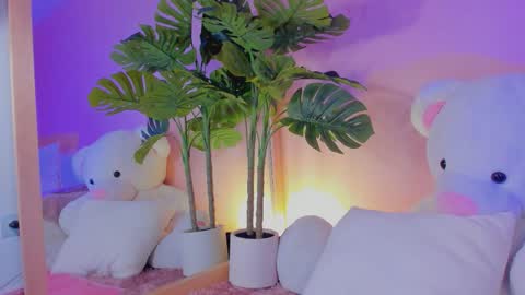 Kim  online show from 11-19-25, 08:42