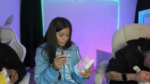 kimmi online show from 12-28-24, 03:04