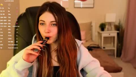 Snapshot of kimmie_shine chatting on 05-27-26, 03:31 Your Kimmie follow me online show from 05-27-26, 03:31