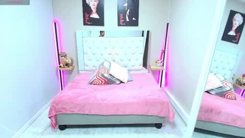 Kim online show from 05-20-26, 01:06
