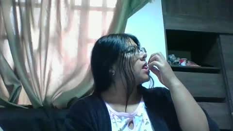 Snapshot of kimmy_kimmy_ chatting on 12-29-24, 06:05 Kimmy online show from 12-29-24, 06:05