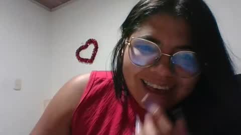 Snapshot of kimmy_kimmy_ chatting on 01-04-25, 02:14 Kimmy online show from 01-04-25, 02:14
