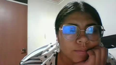 Snapshot of kimmy_kimmy_ chatting on 01-14-25, 04:15 Kimmy online show from 01-14-25, 04:15