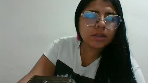 Snapshot of kimmy_kimmy_ chatting on 02-05-25, 06:37 Kimmy online show from 02-05-25, 06:37