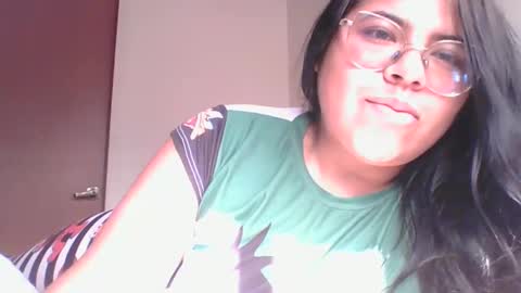 Snapshot of kimmy_kimmy_ chatting on 02-10-25, 02:05 Kimmy online show from 02-10-25, 02:05