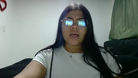 Snapshot of kimmy_kimmy_ chatting on 10-29-25, 12:02 Kimmy online show from 10-29-25, 12:02