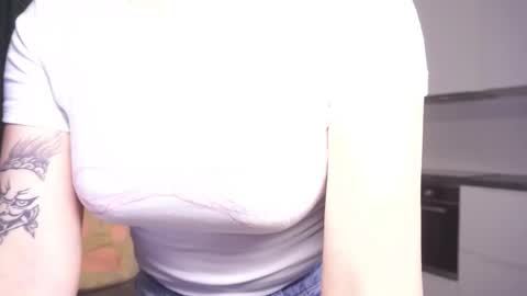 Snapshot of kimpintyau chatting on 12-16-25, 05:29 Kim online show from 12-16-25, 05:29