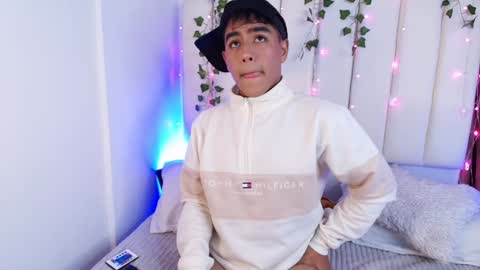 king  help me reach 100 likes online show from 01-04-25, 02:56