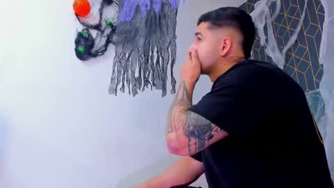 Angel Falconer online show from 10-19-25, 01:06