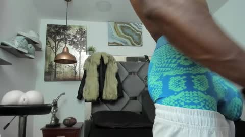 Snapshot of king_fitt_ chatting on 12-28-24, 10:23 HOT MEN BLACK online show from 12-28-24, 10:23