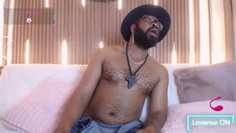 Snapshot of king_mallik chatting on 10-15-25, 02:50 Malik  online show from 10-15-25, 02:50
