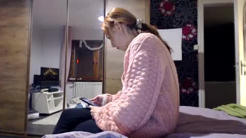 sexysexyhotwetpinkredpussy online show from 12-15-24, 05:42