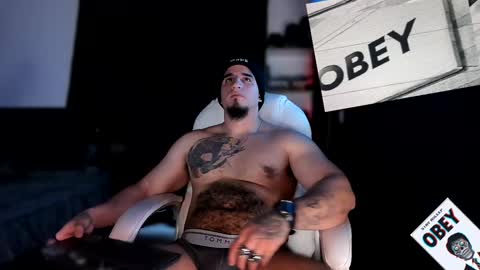 King Bear online show from 02-05-25, 01:04